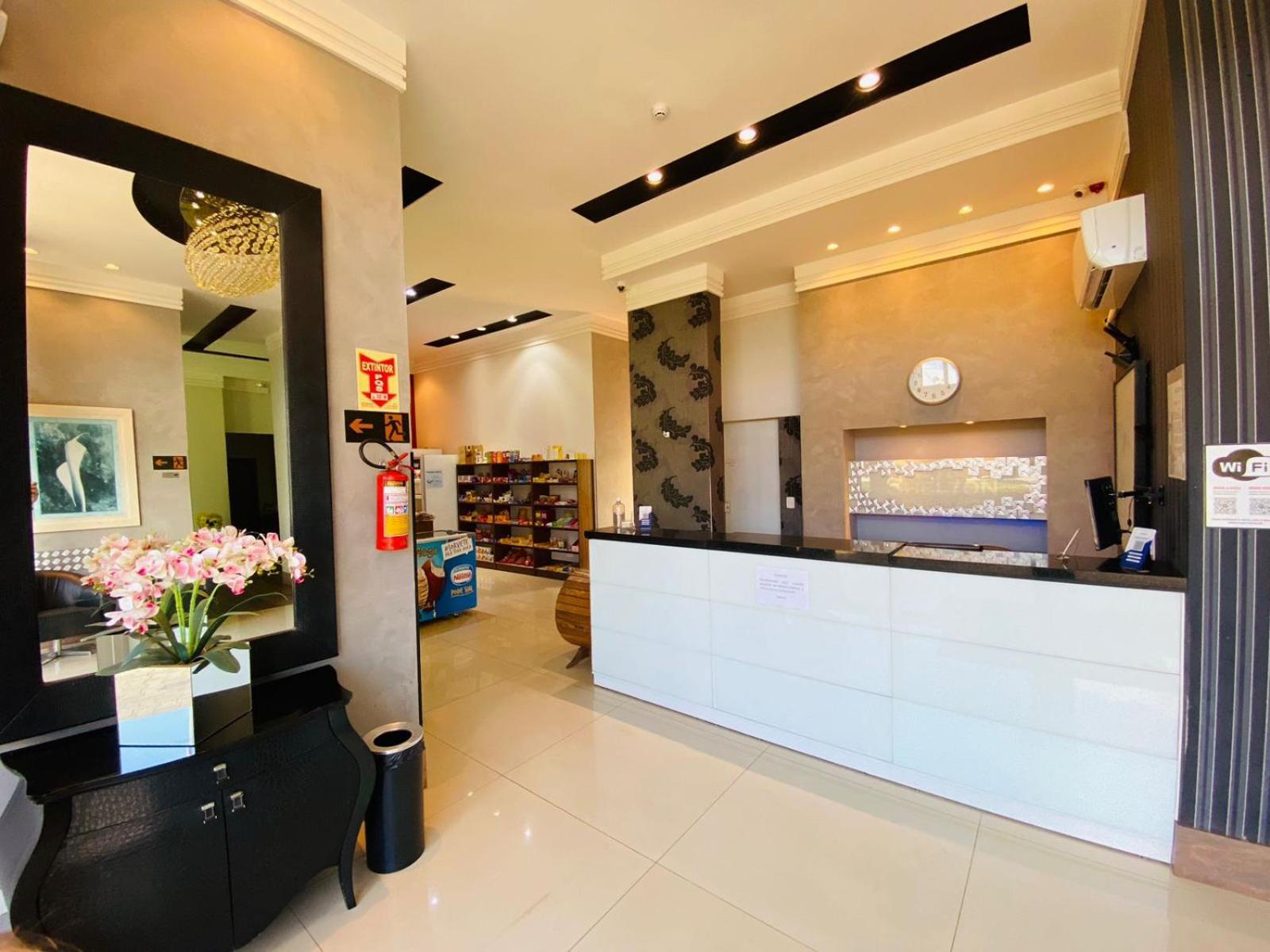 Shelton Palace Hotel Paranavaí エクステリア 写真